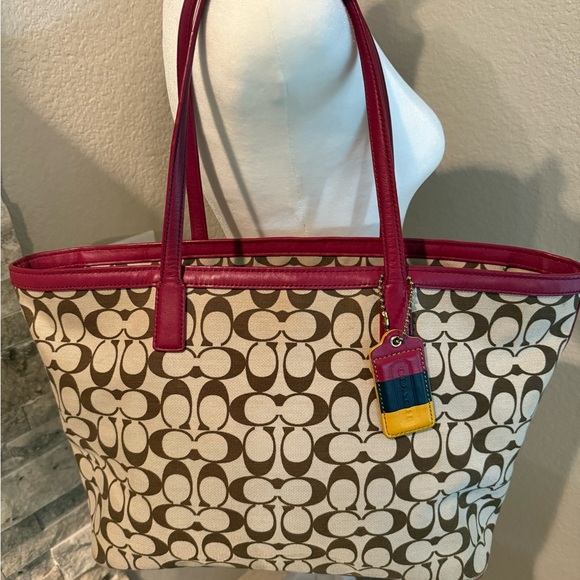 Auth COACH Gallery Zip Tote Khaki/Red Signature Canvas EUC w/COA 2013 - Picture 4 of 15